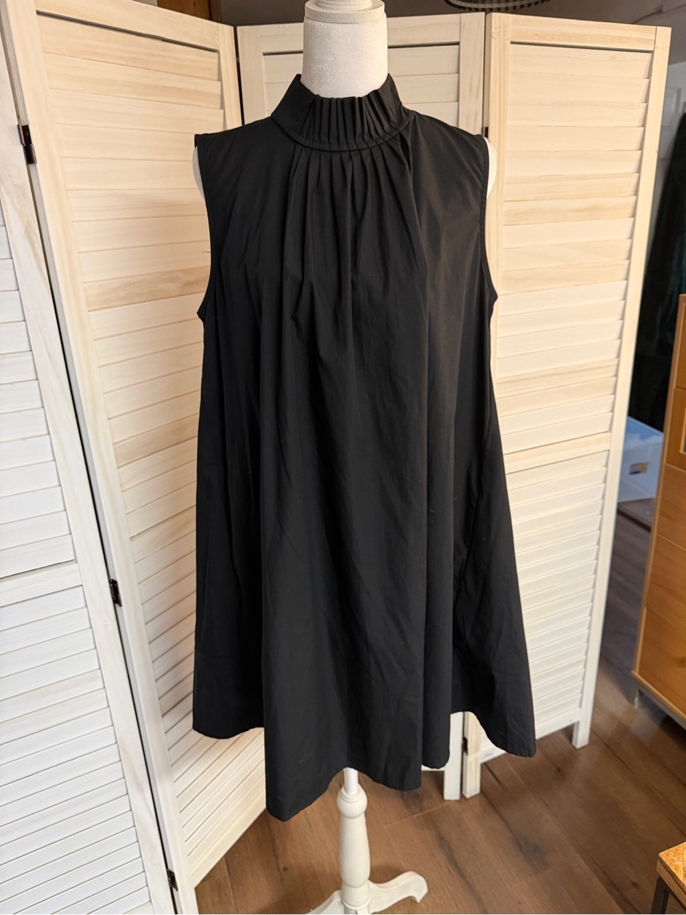 Banana Republic Black Sleeveless Pleated-Neck Mini Dress Size MP NWT
